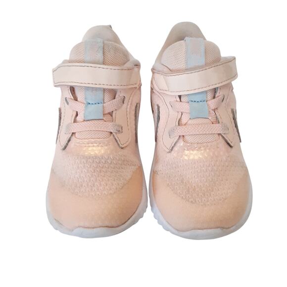 Nike Revolution 5 SE Sneakers Girls 8 Peach Pink Running Shoes Back to School - Picture 3 of 10